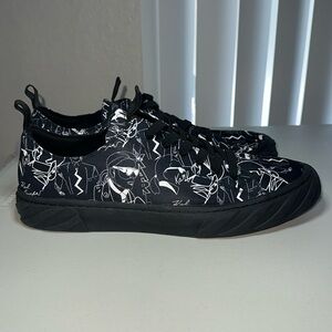 KARL LAGERFELD NEW, size 13, very comfy, last one!